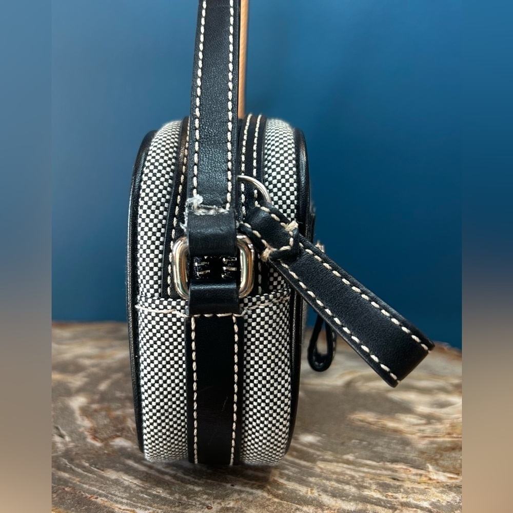 Vintage COACH East West Slim Black and White Camera Crossbody 4445 - Picture 11 of 17